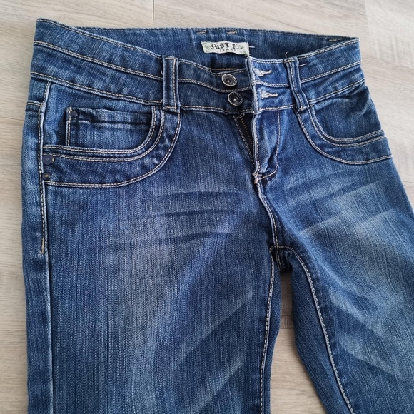 Jeans - Picture 2 of 4